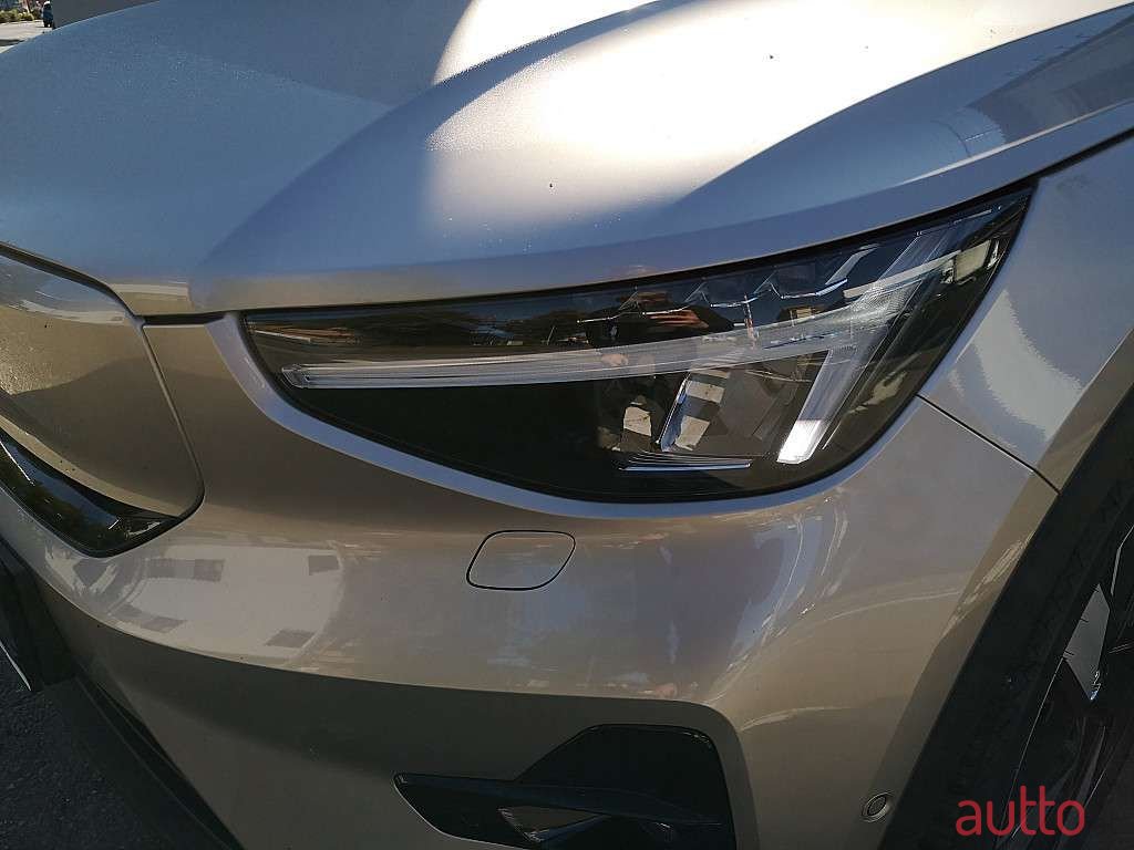 2023' Volvo XC40 photo #5