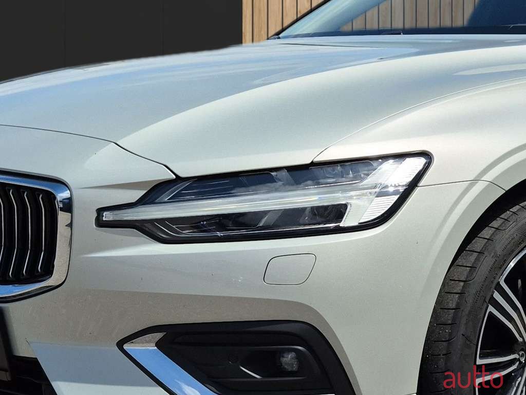 2019' Volvo V60 photo #6