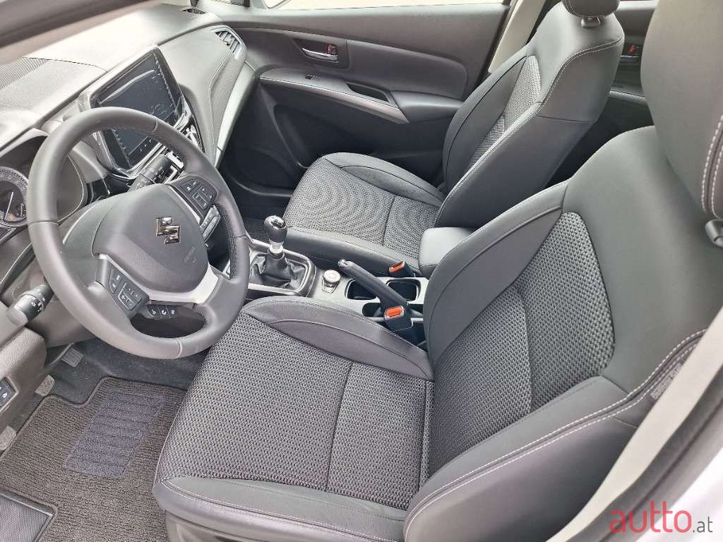 2023' Suzuki SX4 S-Cross photo #5