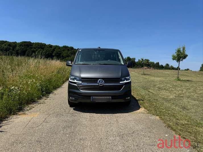 2022' Volkswagen Multivan photo #2