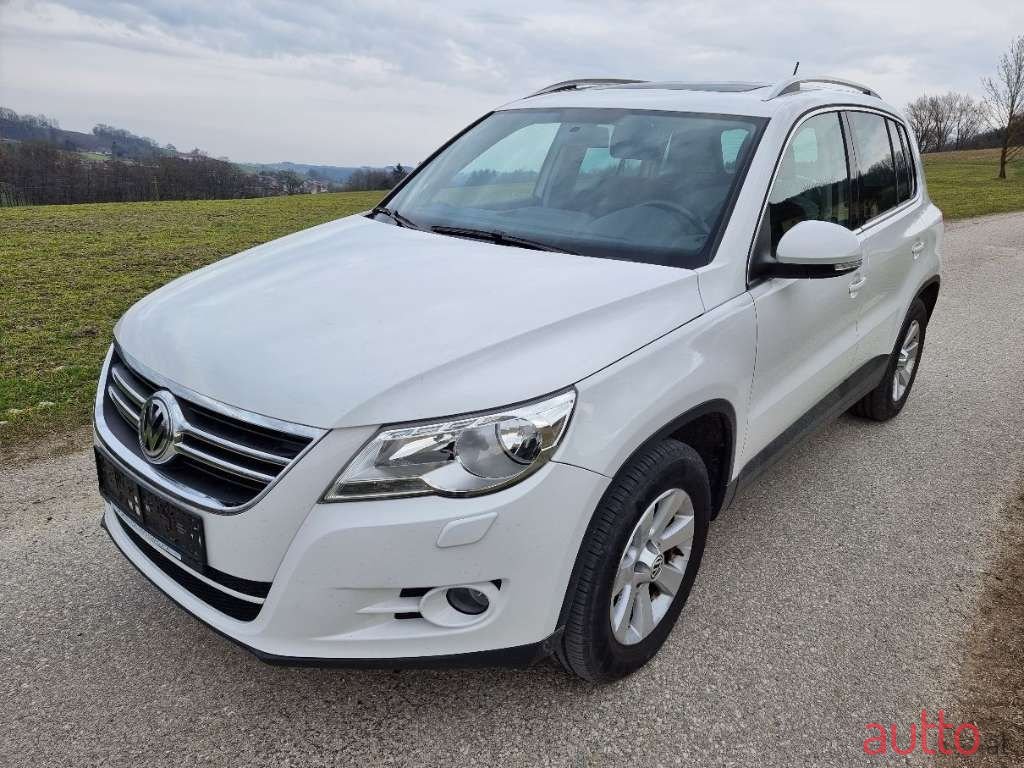 2010' Volkswagen Tiguan photo #1