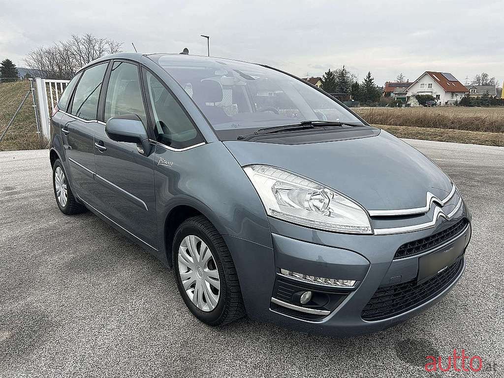 2012' Citroen C4 Picasso photo #3