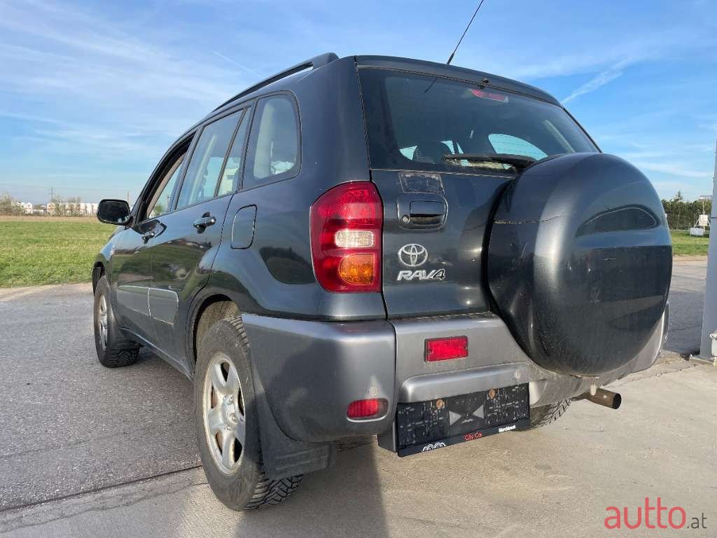 2005' Toyota RAV4 photo #3