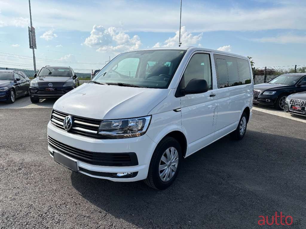 2017' Volkswagen Multivan photo #1