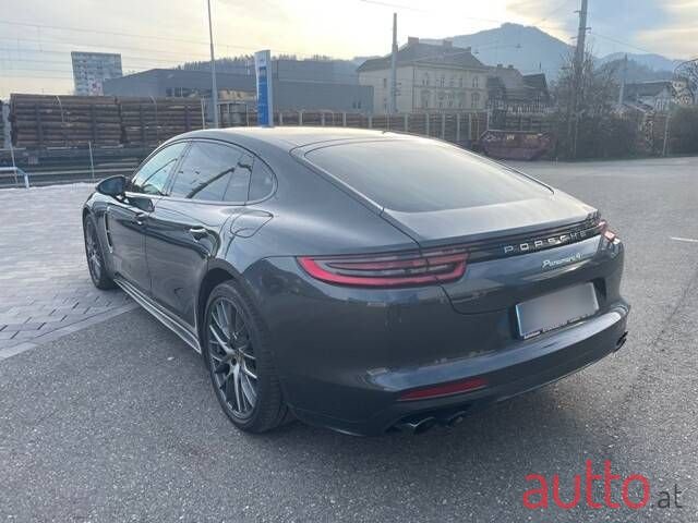 2020' Porsche Panamera photo #3