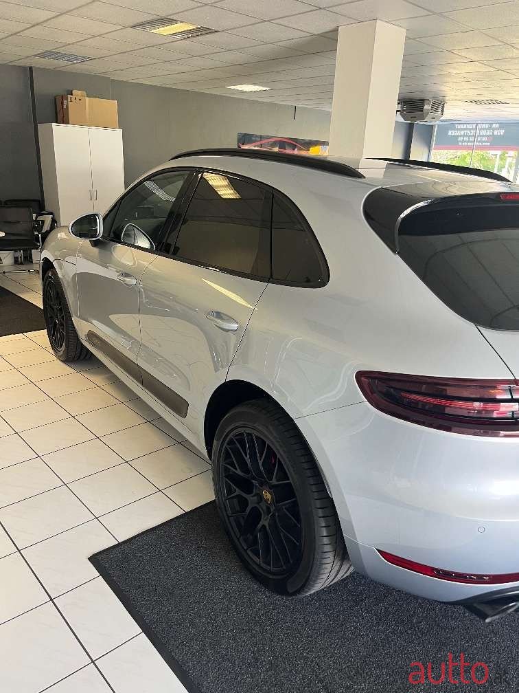 2016' Porsche Macan photo #3