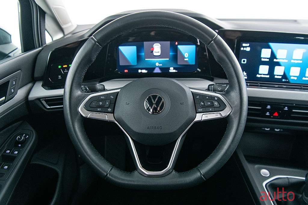 2022' Volkswagen Golf photo #6
