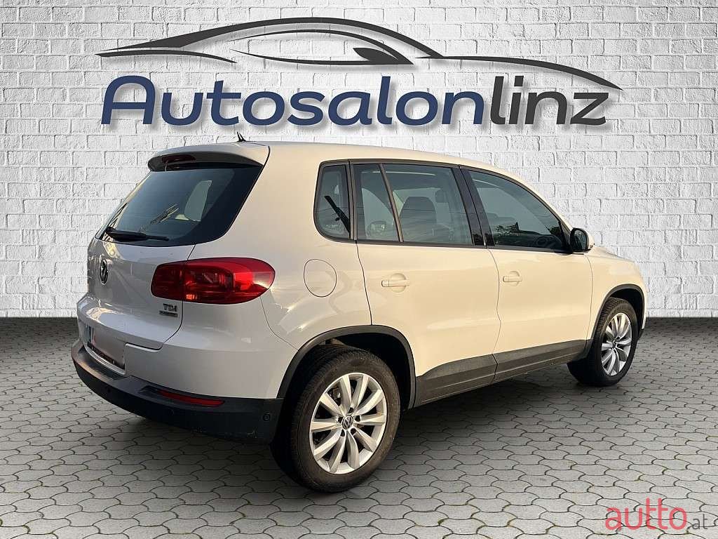 2011' Volkswagen Tiguan photo #4