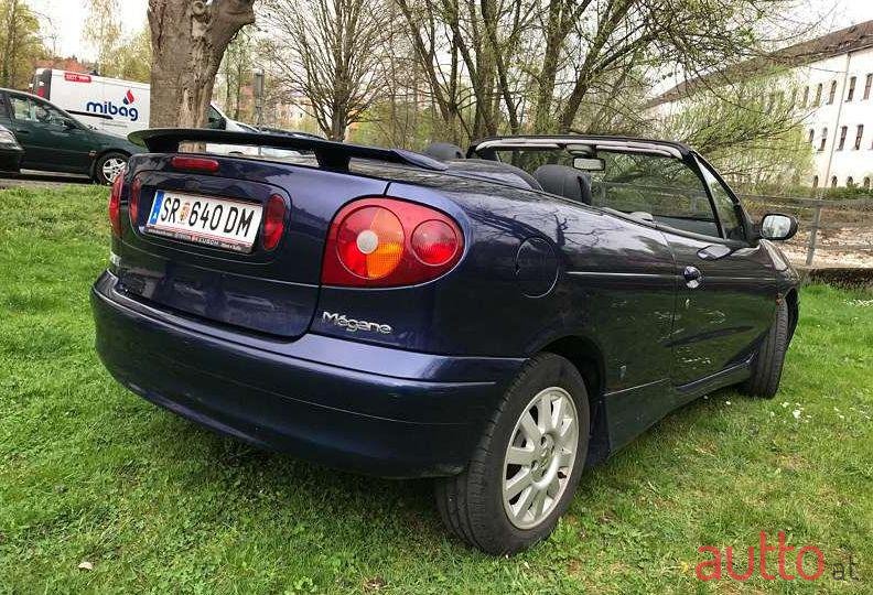 2002' Renault Megane photo #1