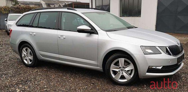 2020' Skoda Octavia photo #1