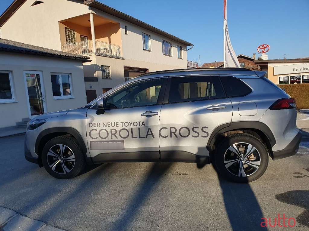 2022' Toyota Corolla Cross photo #6