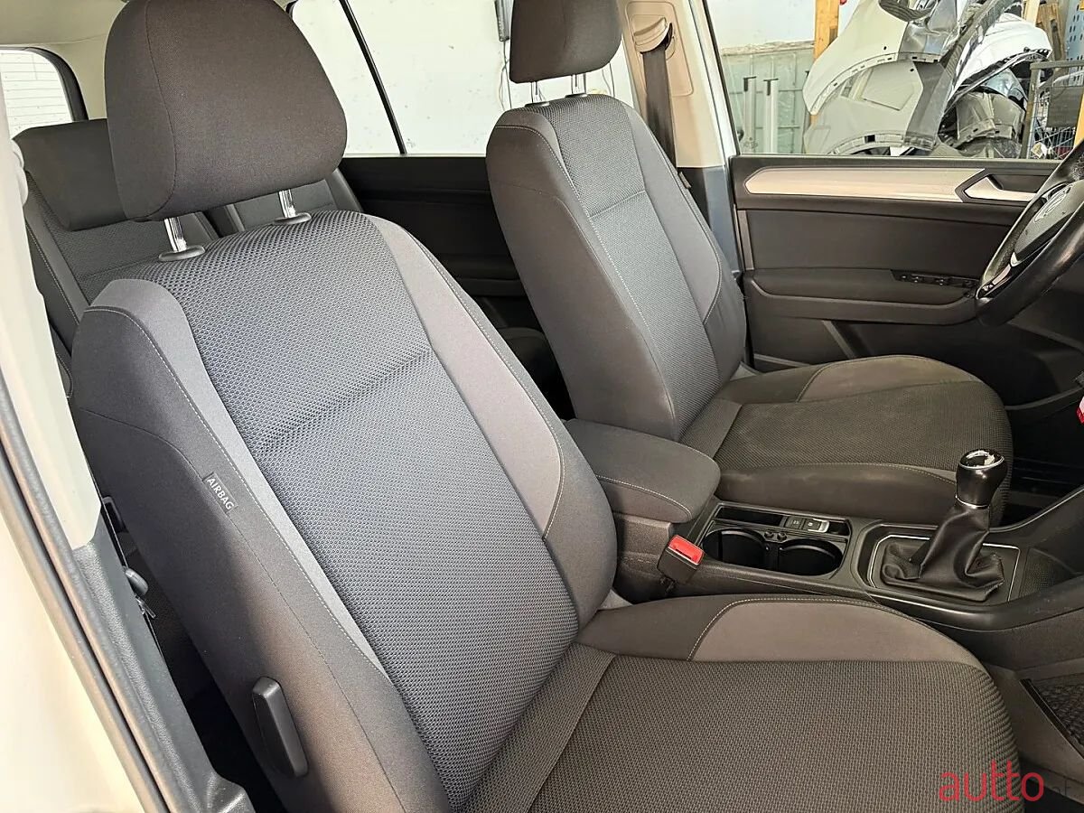 2018' Volkswagen Touran photo #5