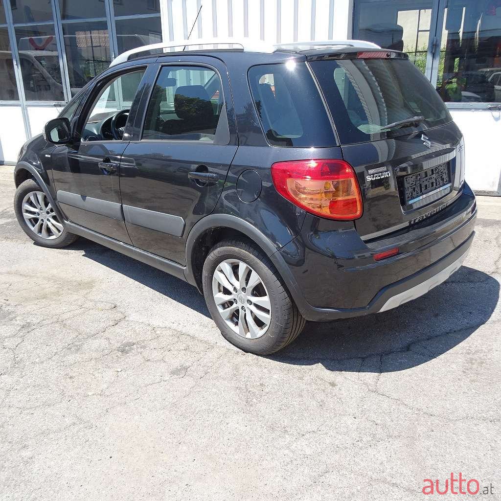 2013' Suzuki SX4 photo #5