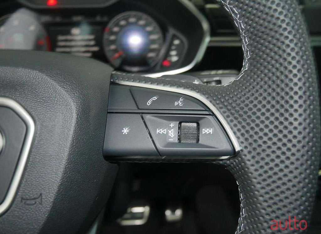 2023' Audi Q3 photo #6