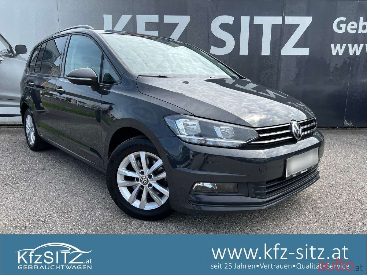 2019' Volkswagen Touran photo #1