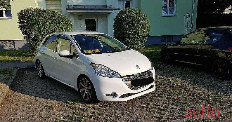 2012' Peugeot 208 photo #1