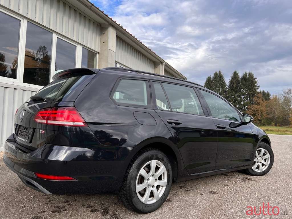 2017' Volkswagen Golf photo #6