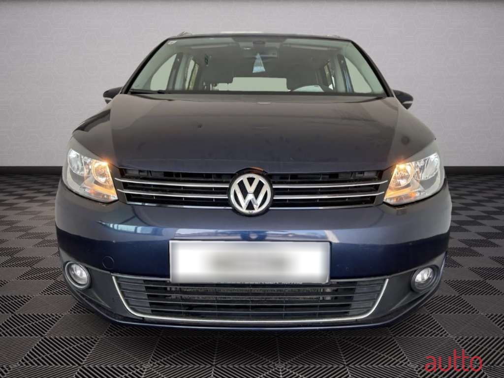 2013' Volkswagen Touran photo #2