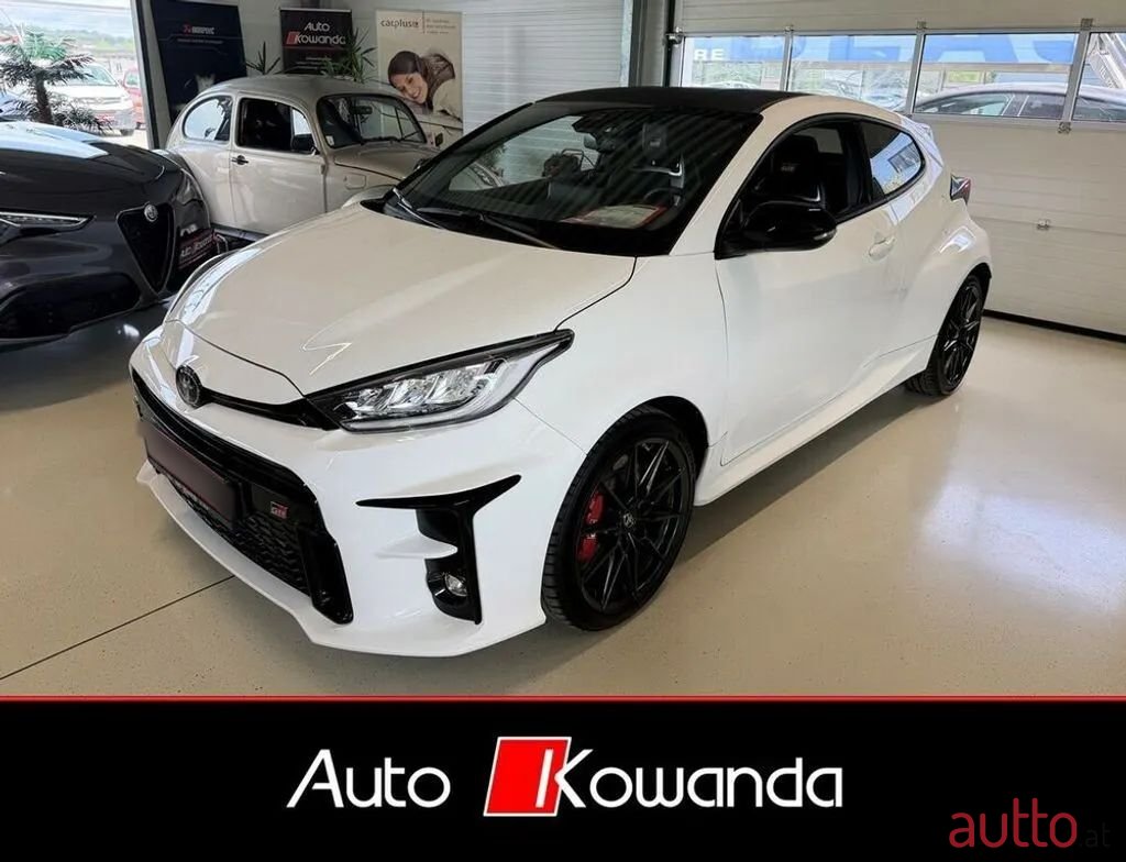 2021' Toyota Yaris photo #2