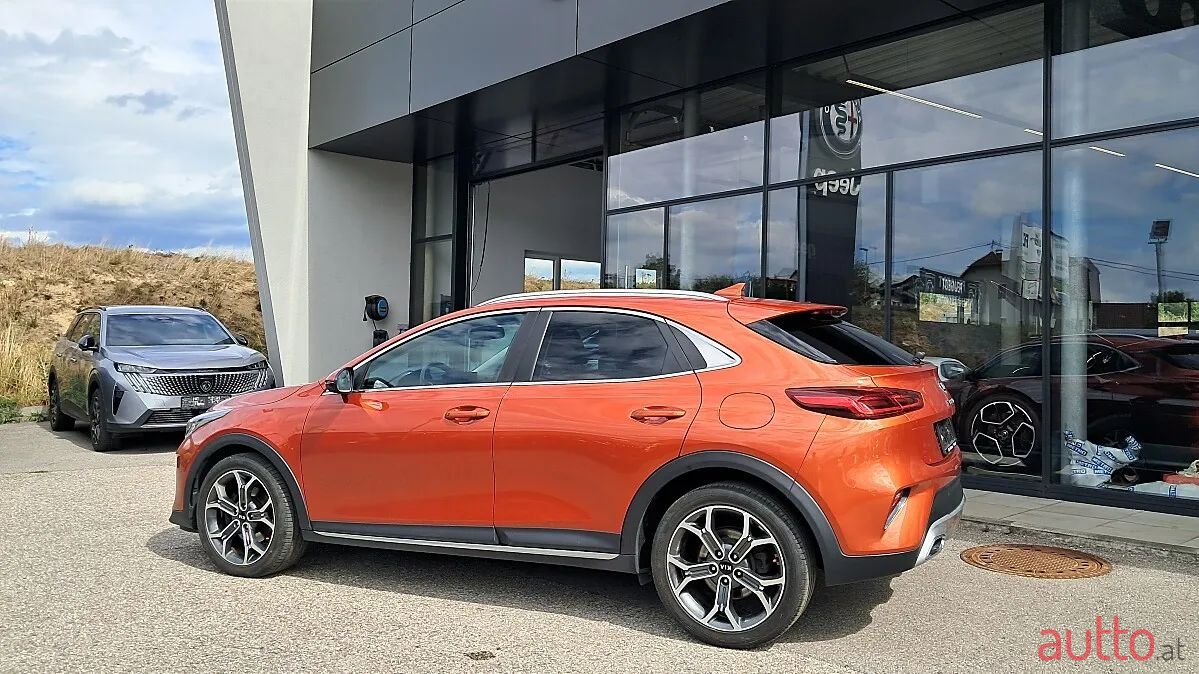 2021' Kia XCeed photo #4