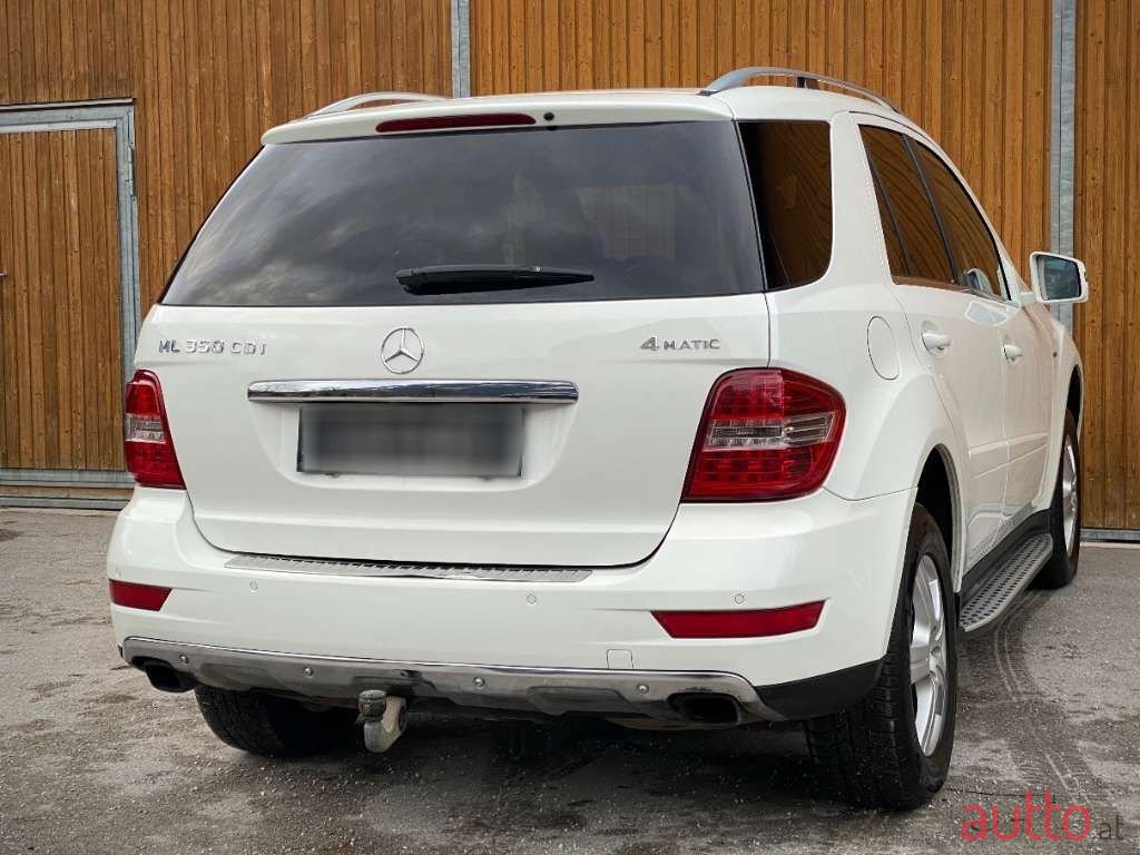 2011' Mercedes-Benz M-Klasse photo #5