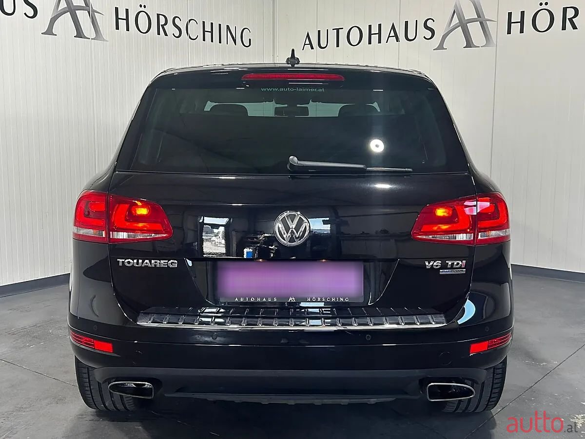 2012' Volkswagen Touareg photo #5