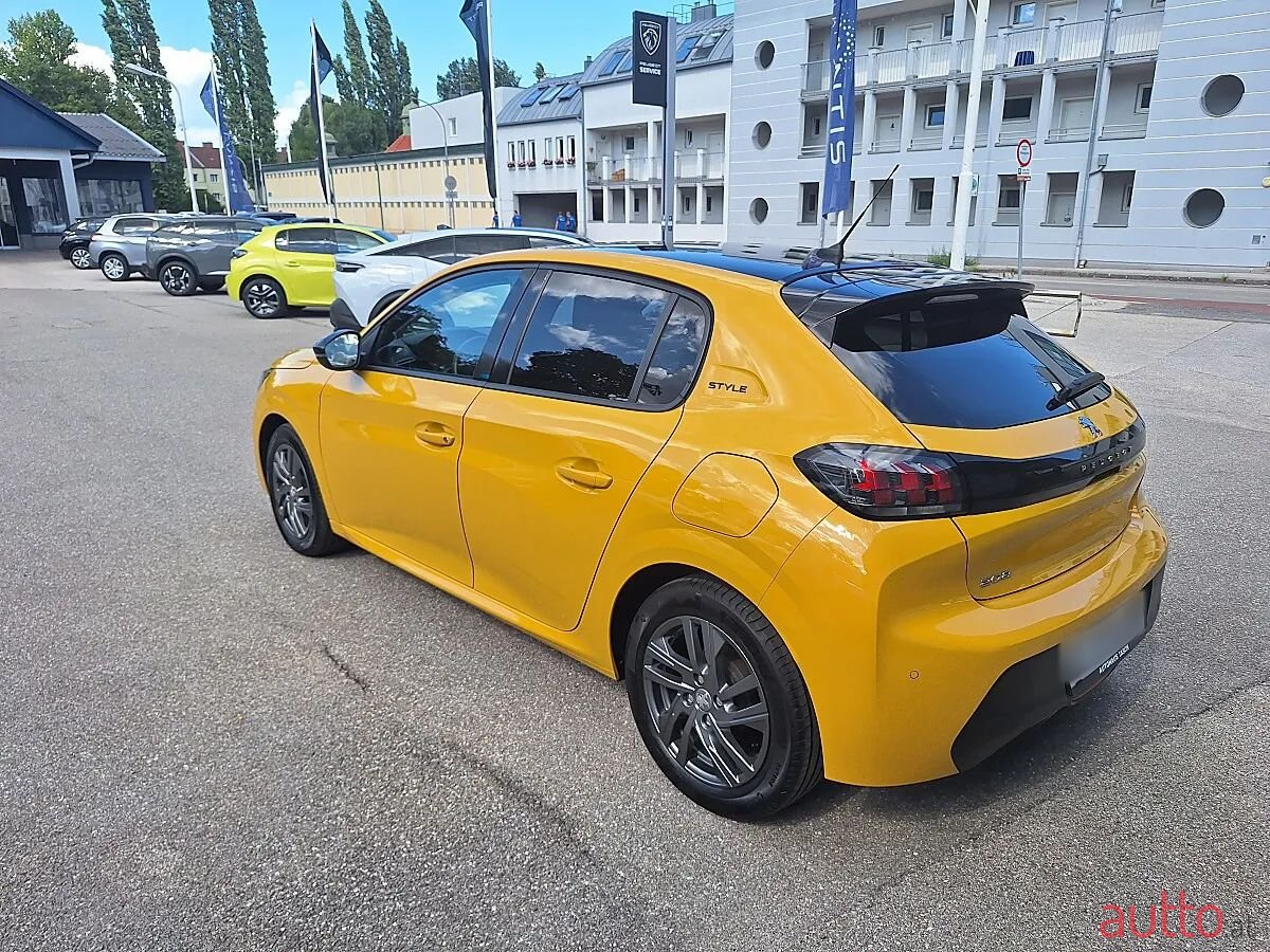 2022' Peugeot 208 photo #2