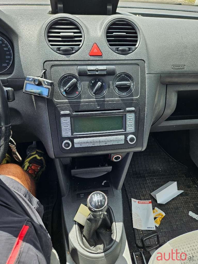 2007' Volkswagen Touran photo #2