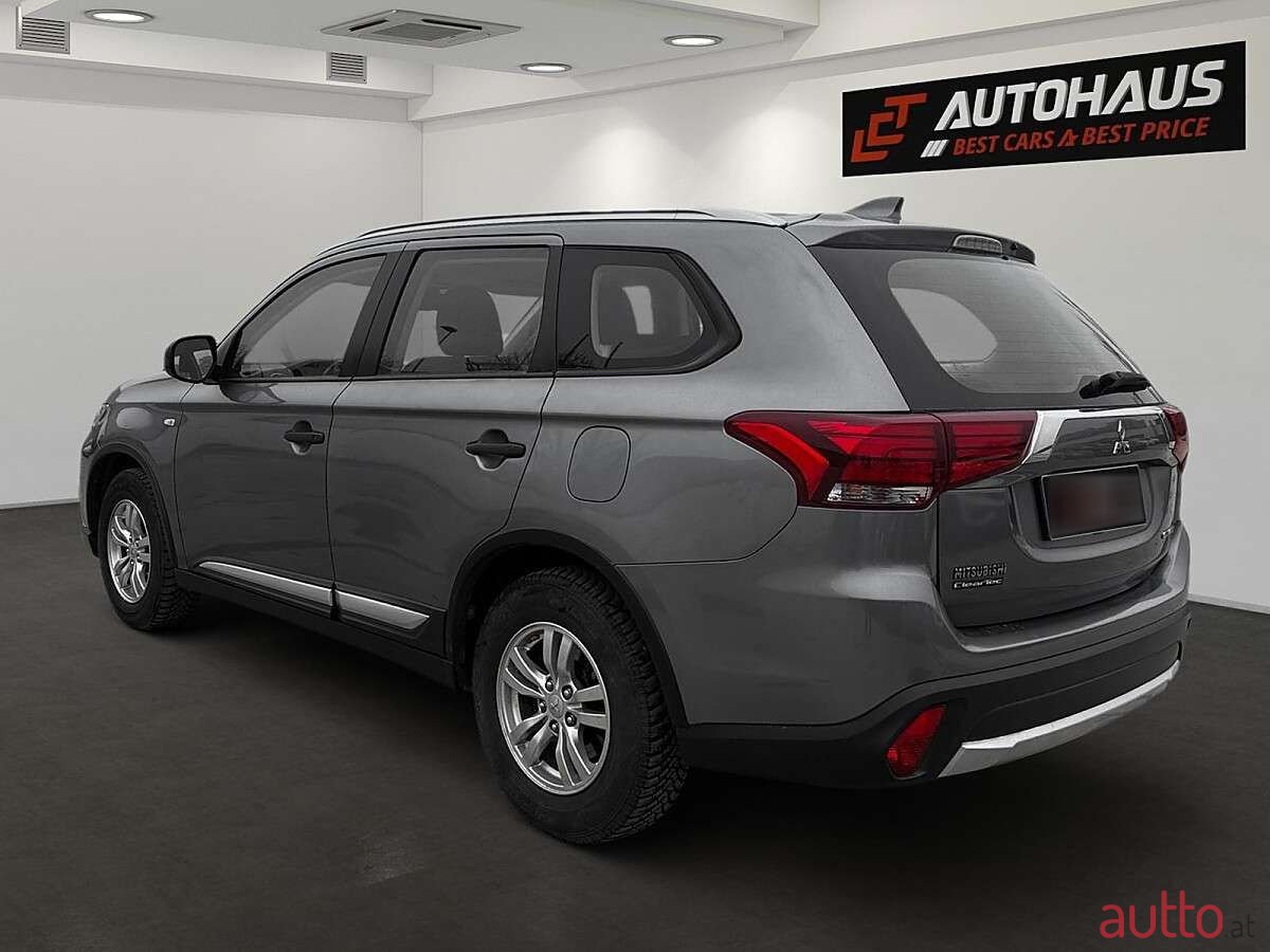 2017' Mitsubishi Outlander photo #3