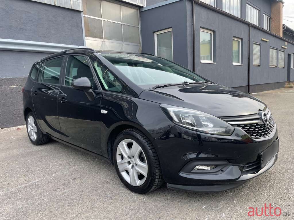 2017' Opel Zafira photo #1