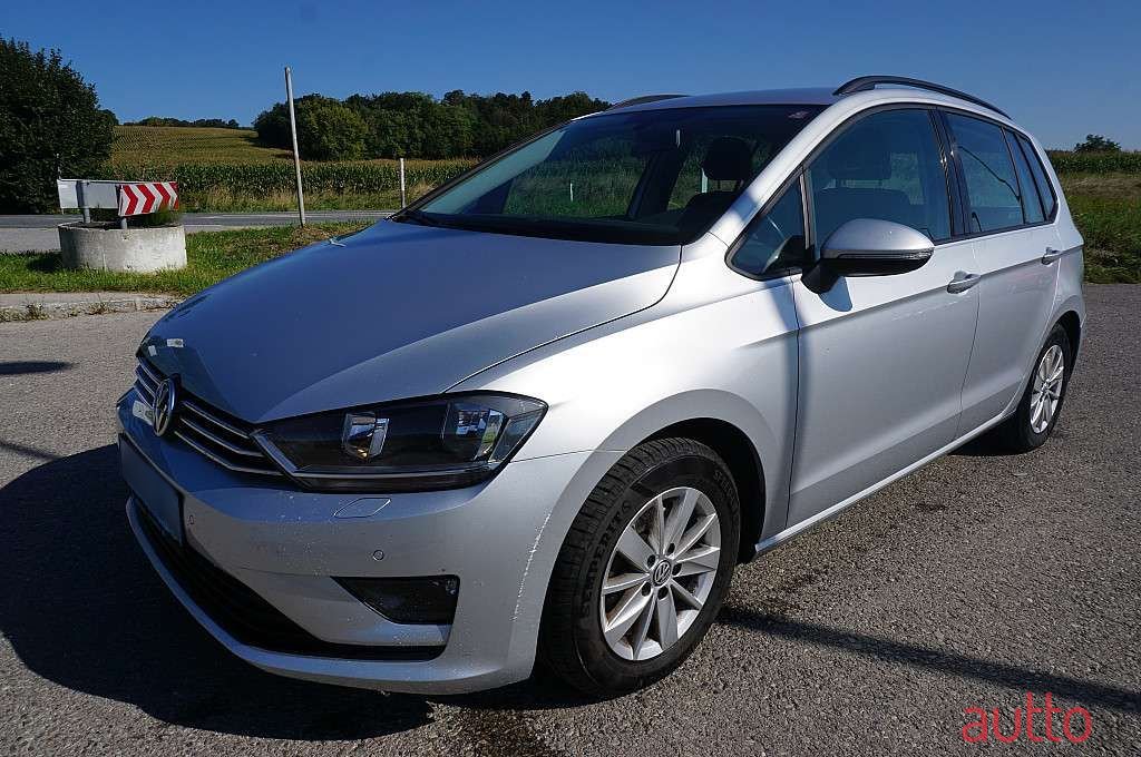 2015' Volkswagen Golf photo #1