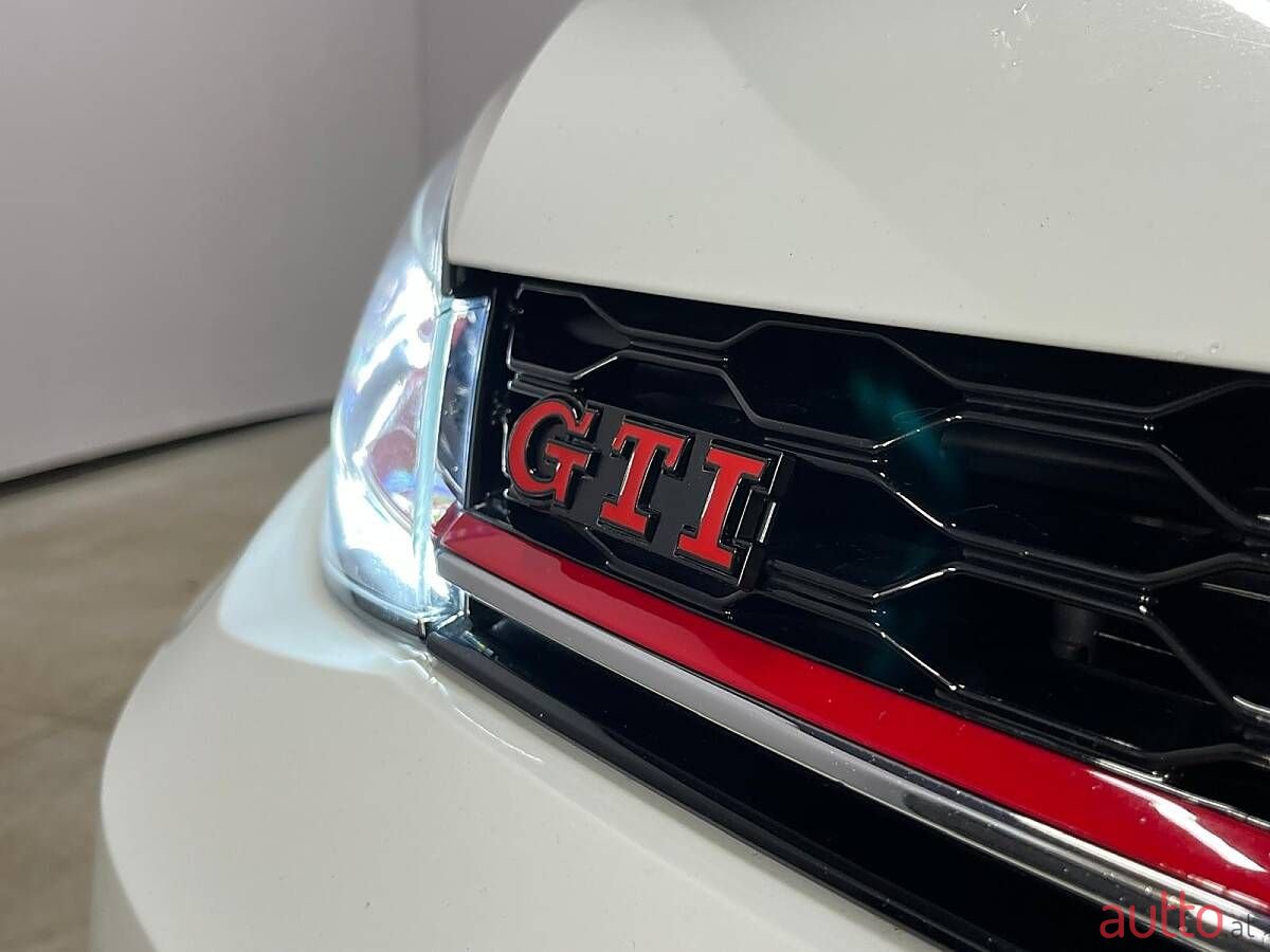 2018' Volkswagen Golf photo #3