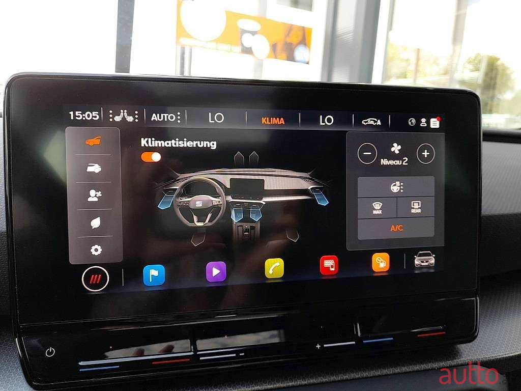 2021' SEAT Leon photo #5