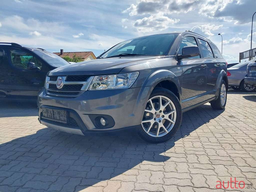 2012' Fiat Freemont photo #3