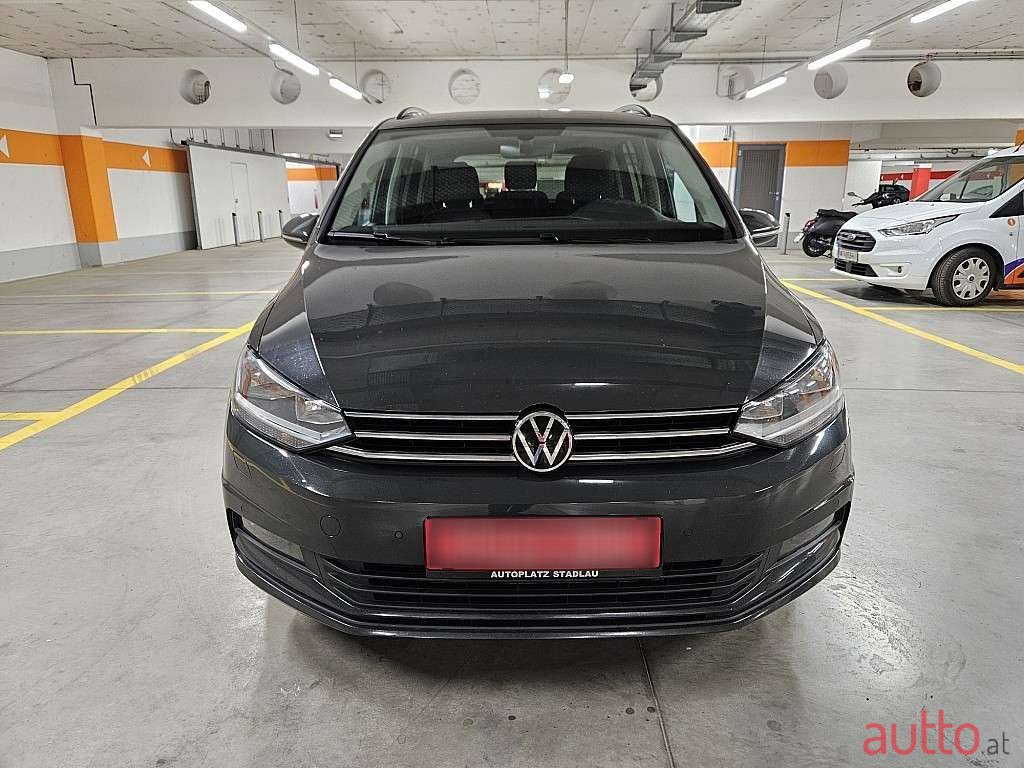 2020' Volkswagen Touran photo #3