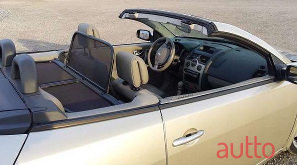 2004' Renault Megane photo #2