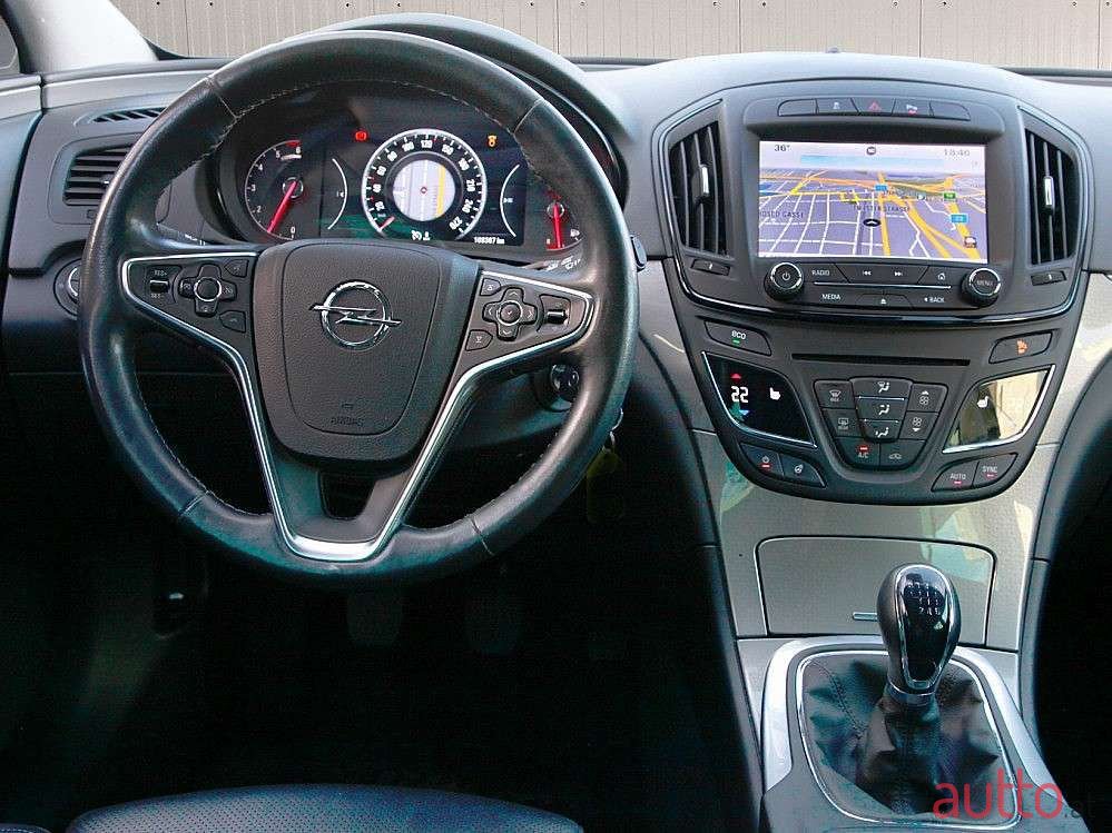 2016' Opel Insignia photo #2