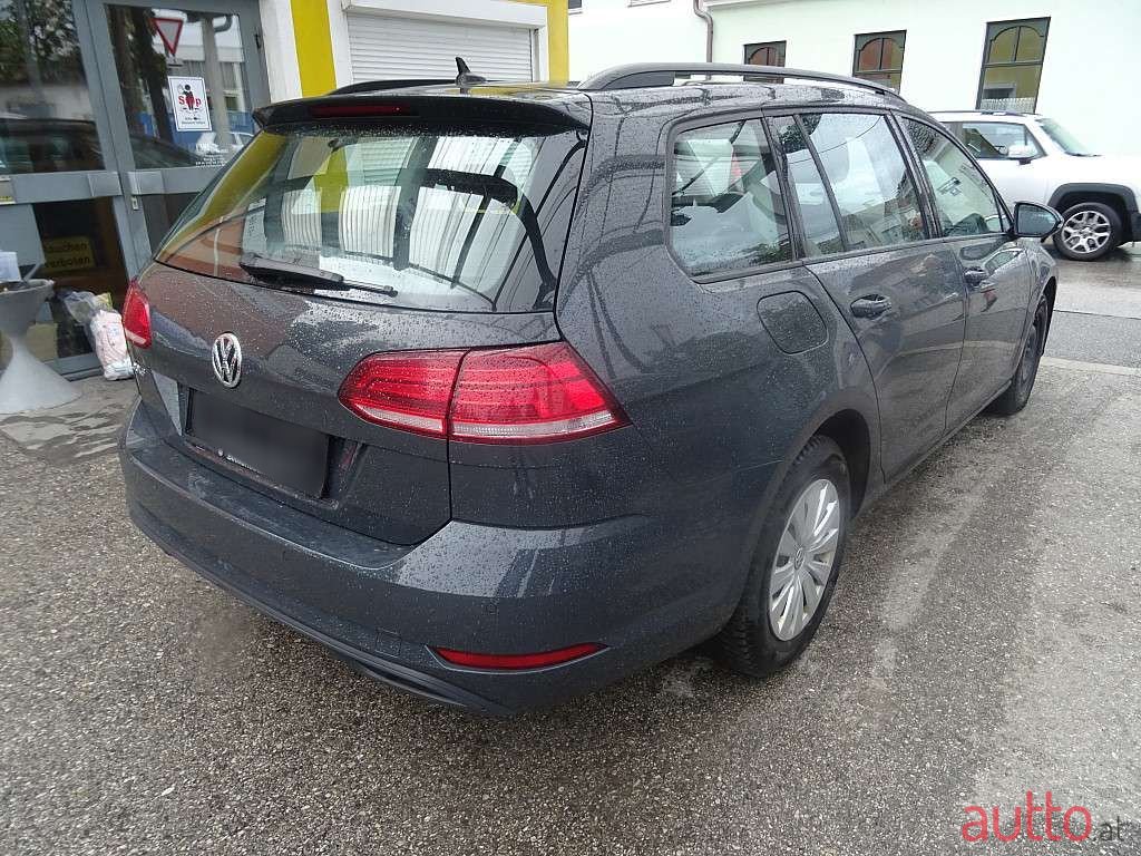 2020' Volkswagen Golf photo #4