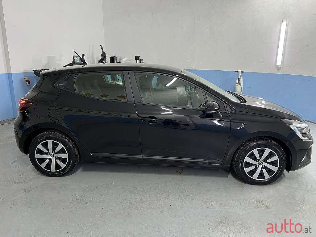 2023' Renault Clio photo #6