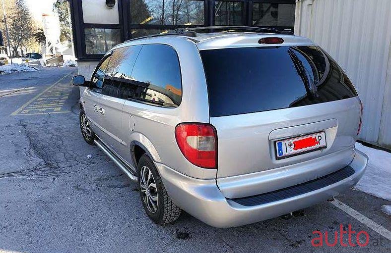 2002' Chrysler Voyager photo #4