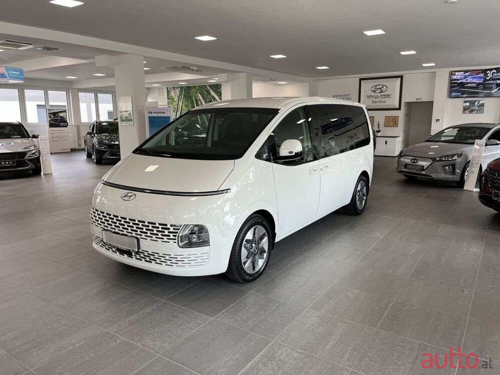 2023' Hyundai Staria photo #2