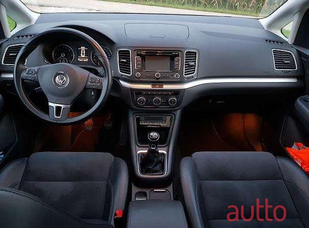 2013' Volkswagen Sharan photo #1
