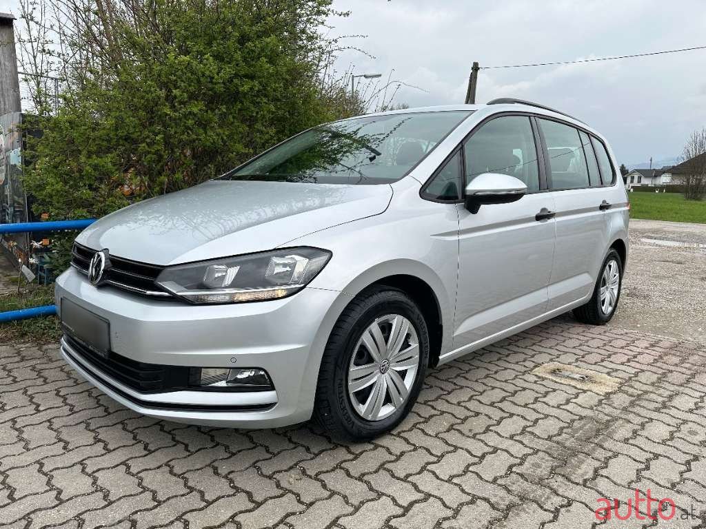 2016' Volkswagen Touran photo #3