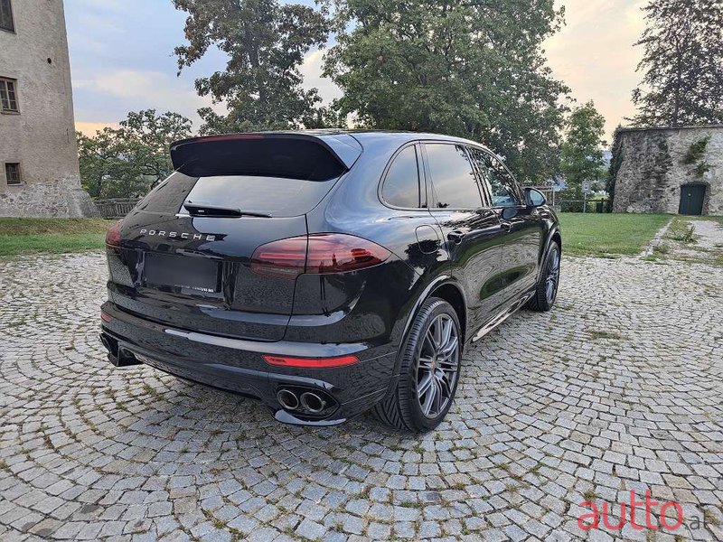 2015' Porsche Cayenne photo #6