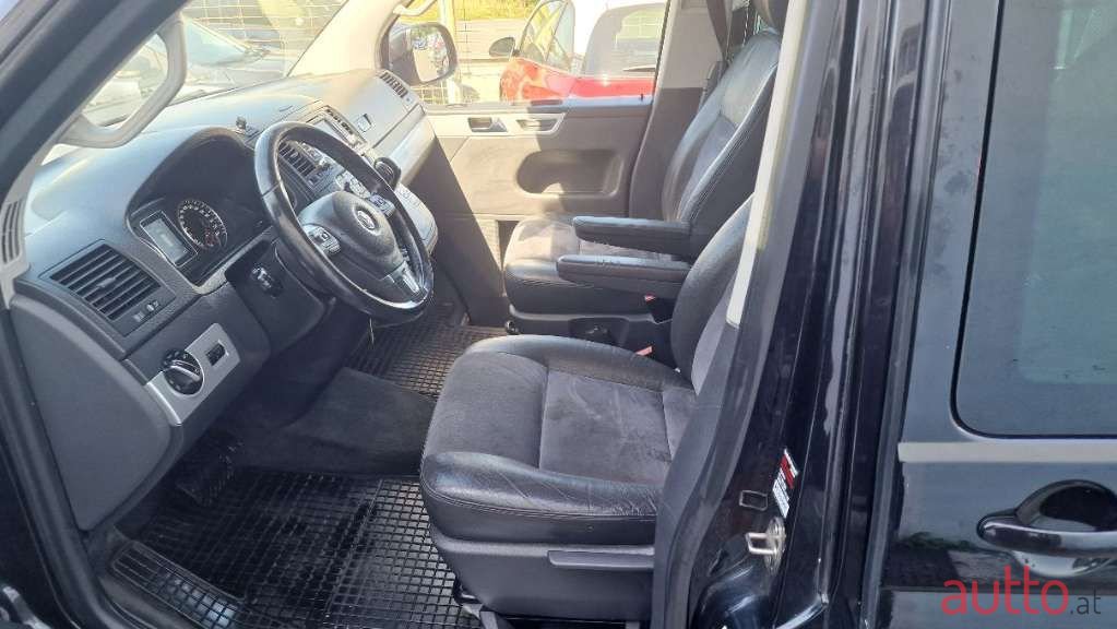 2013' Volkswagen Multivan photo #5