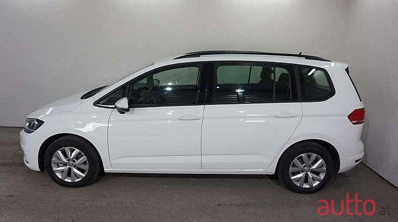 2018' Volkswagen Touran photo #1