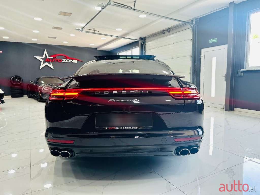 2017' Porsche Panamera photo #6