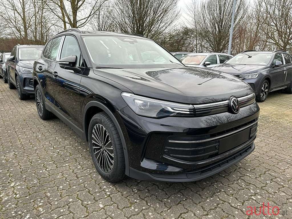 2024' Volkswagen Tiguan photo #6