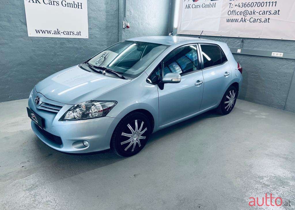 2010' Toyota Auris photo #3