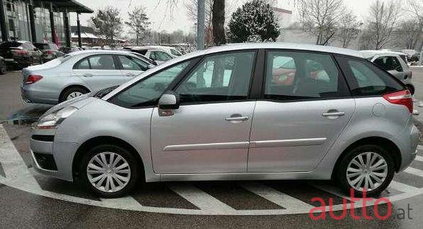 2007' Citroen C4 Picasso photo #1